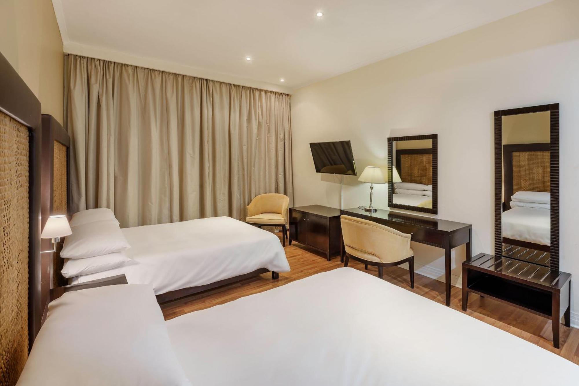 Protea Hotel By Marriott Lusaka Safari Lodge Exterior photo