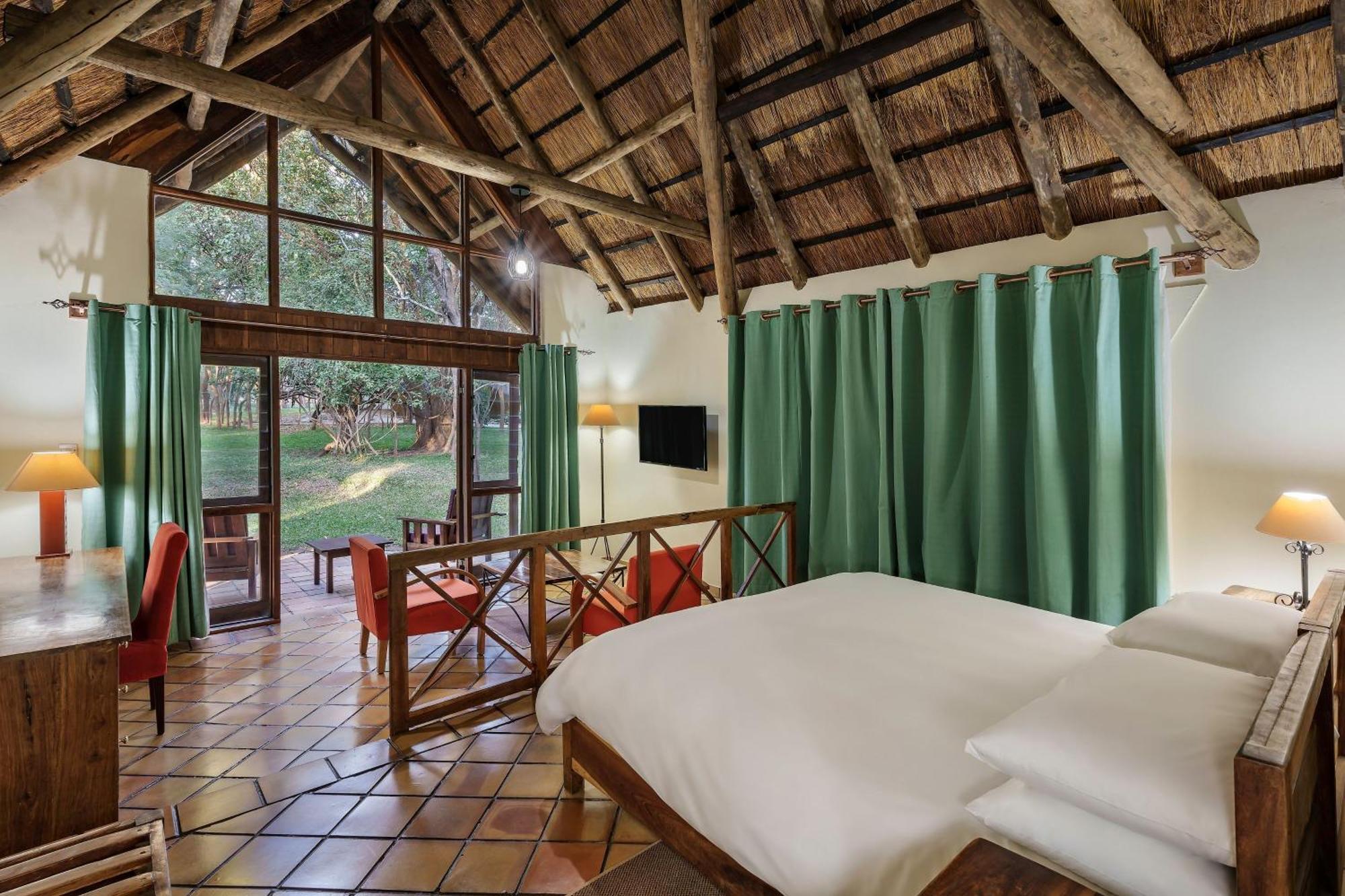 Protea Hotel By Marriott Lusaka Safari Lodge Exterior photo