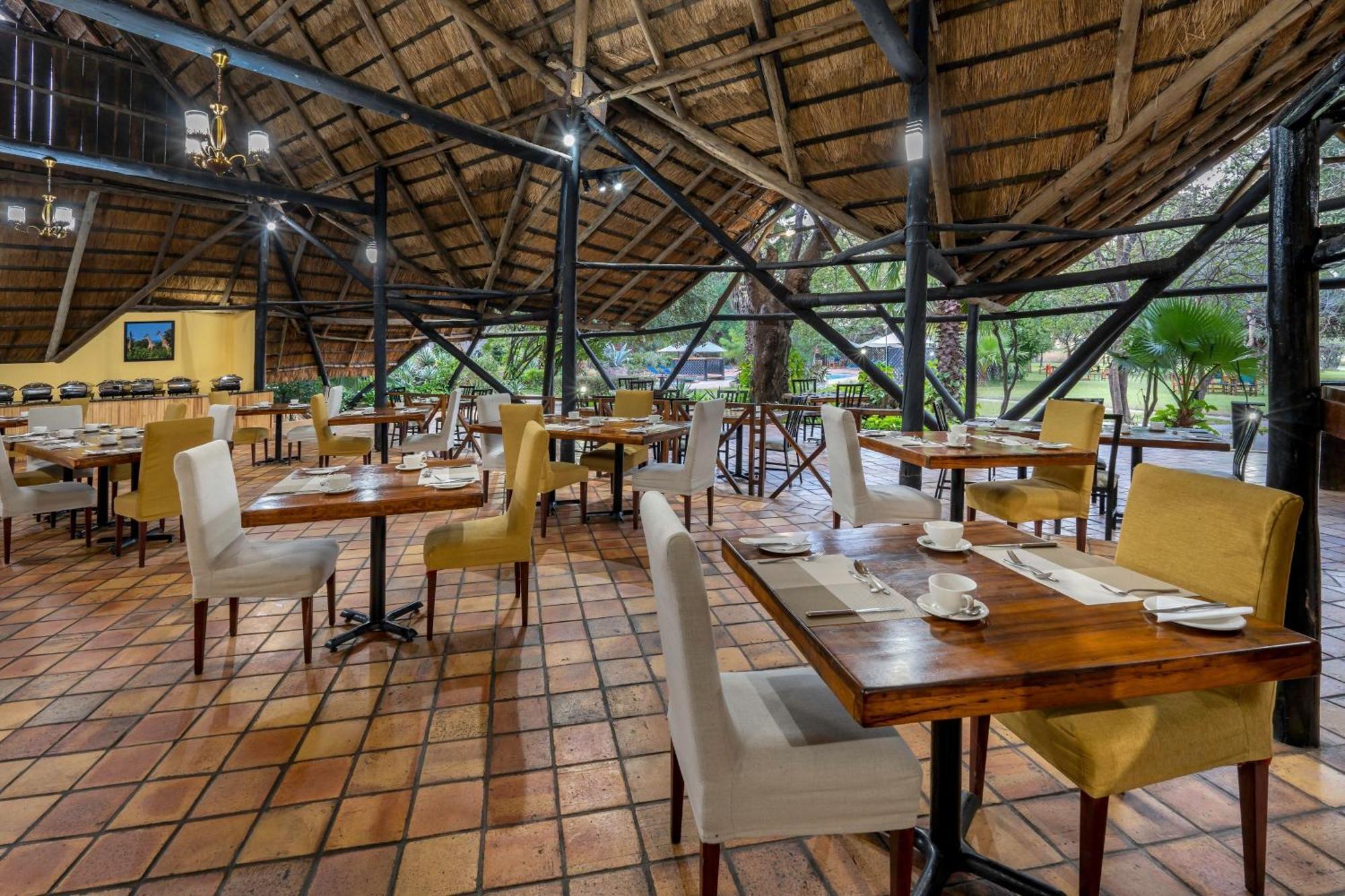 Protea Hotel By Marriott Lusaka Safari Lodge Exterior photo