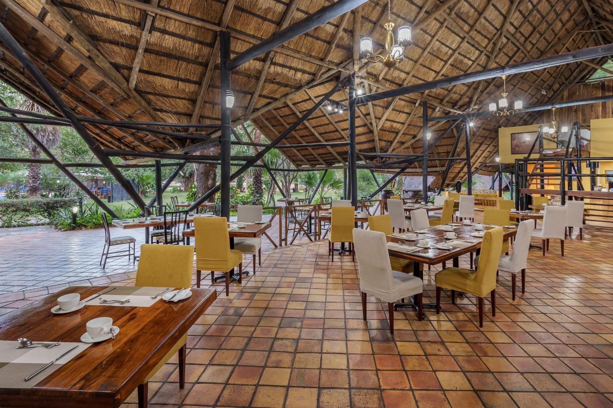 Protea Hotel By Marriott Lusaka Safari Lodge Exterior photo
