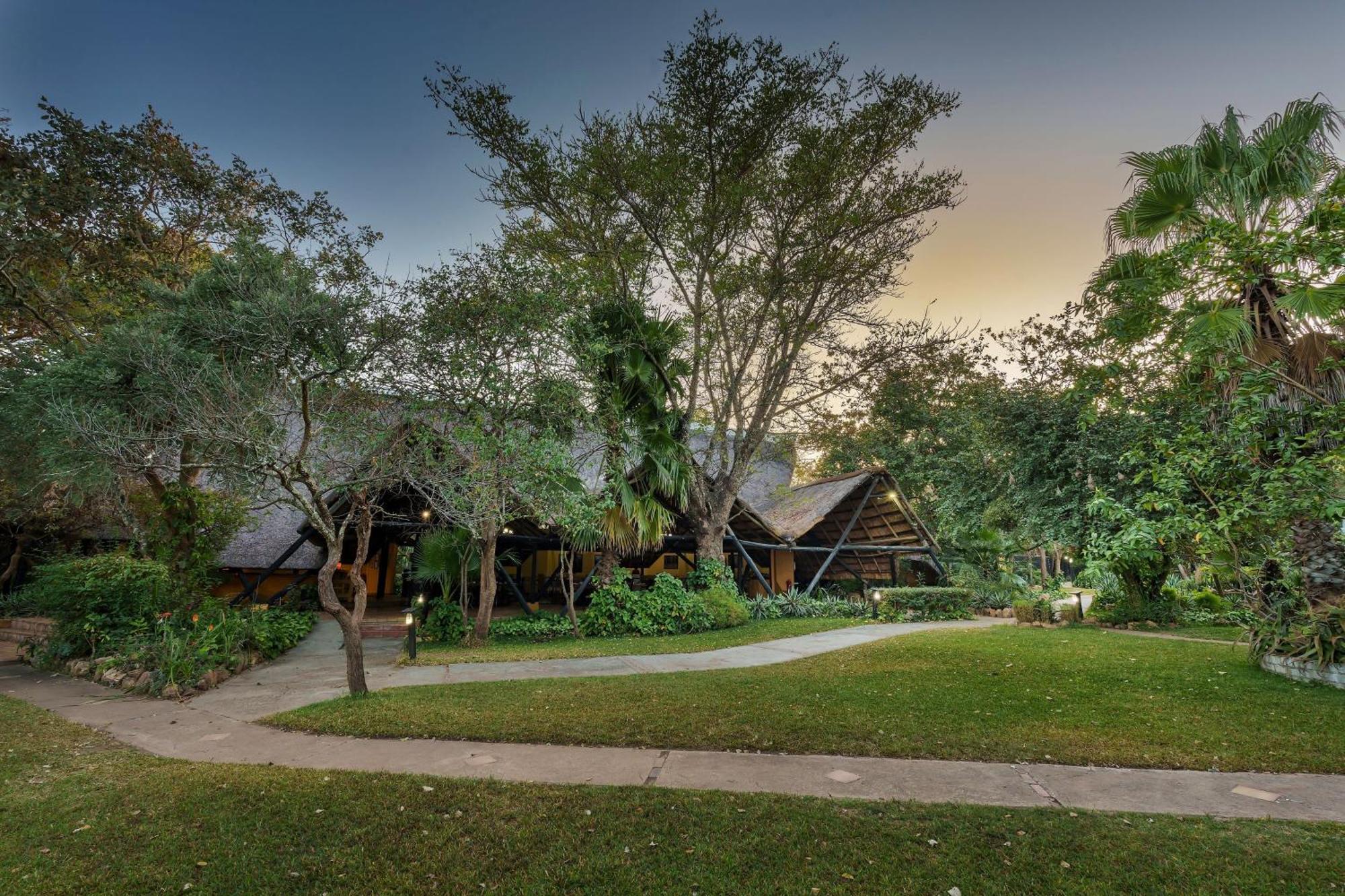 Protea Hotel By Marriott Lusaka Safari Lodge Exterior photo