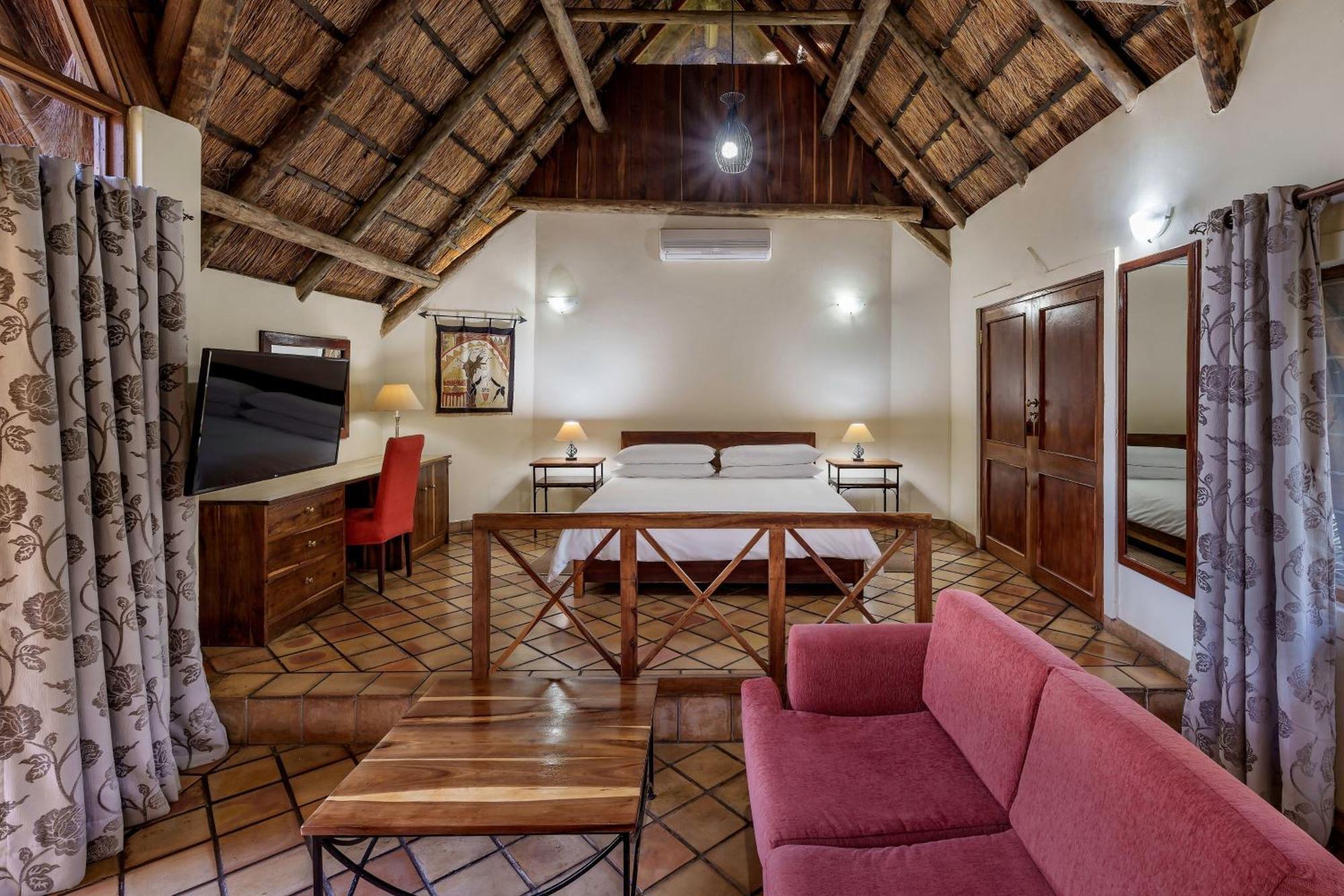 Protea Hotel By Marriott Lusaka Safari Lodge Exterior photo