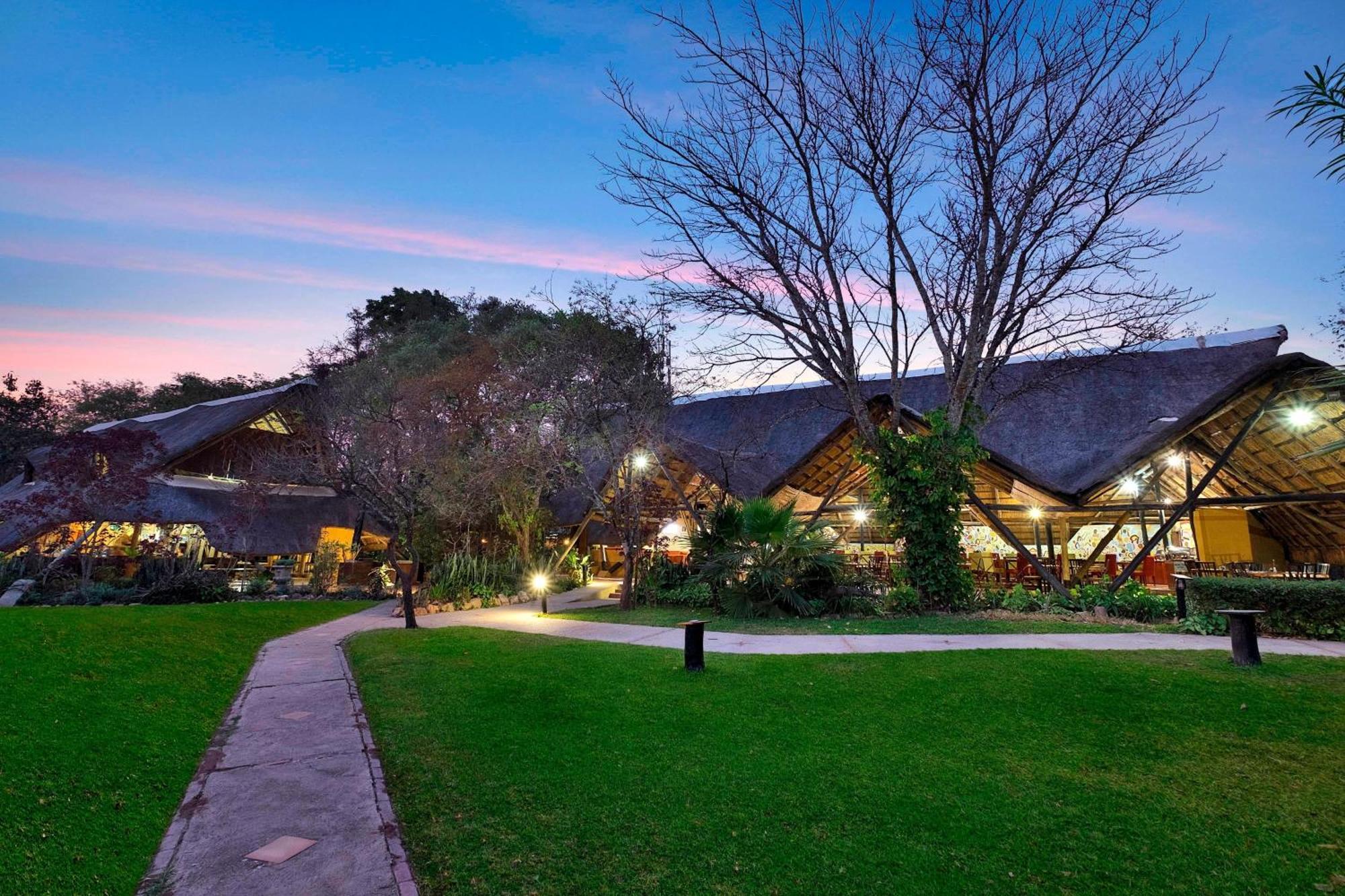 Protea Hotel By Marriott Lusaka Safari Lodge Exterior photo