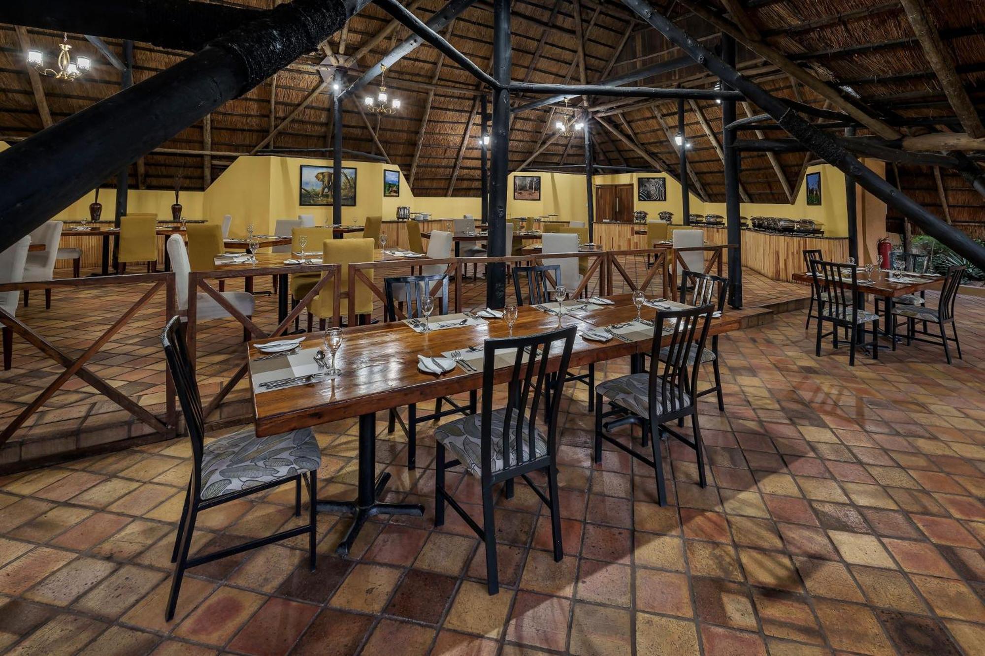 Protea Hotel By Marriott Lusaka Safari Lodge Exterior photo