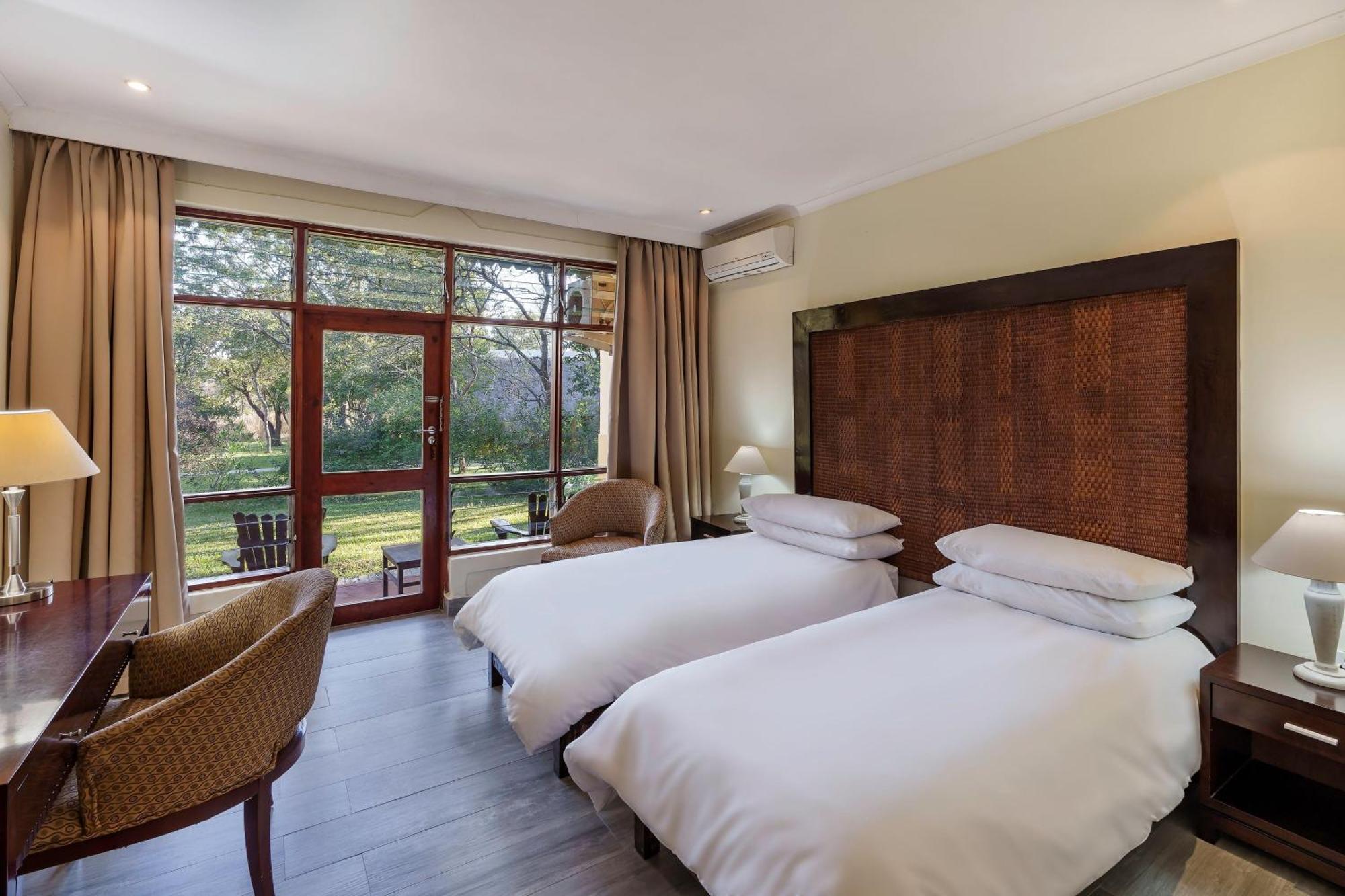 Protea Hotel By Marriott Lusaka Safari Lodge Exterior photo