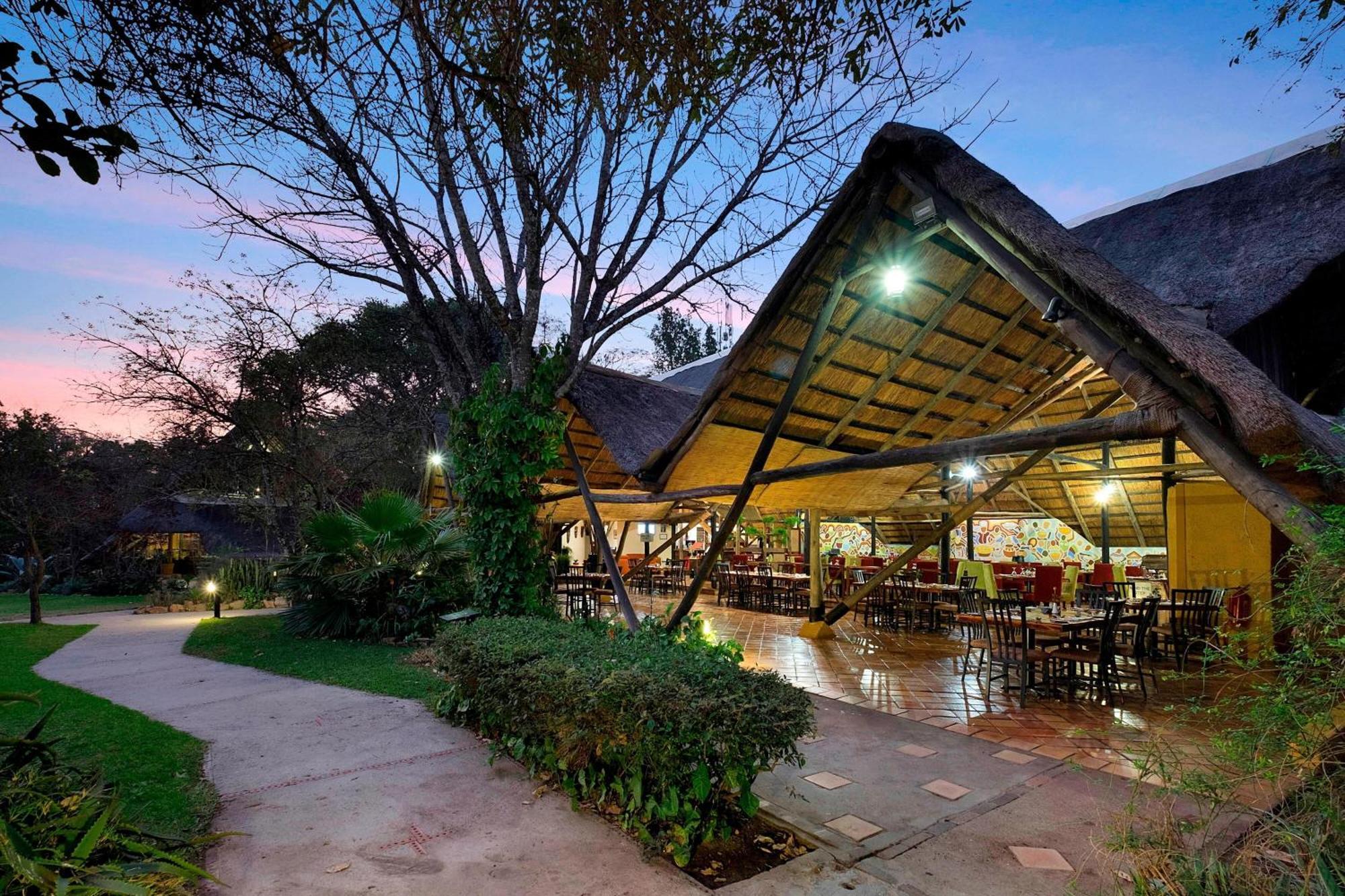 Protea Hotel By Marriott Lusaka Safari Lodge Exterior photo