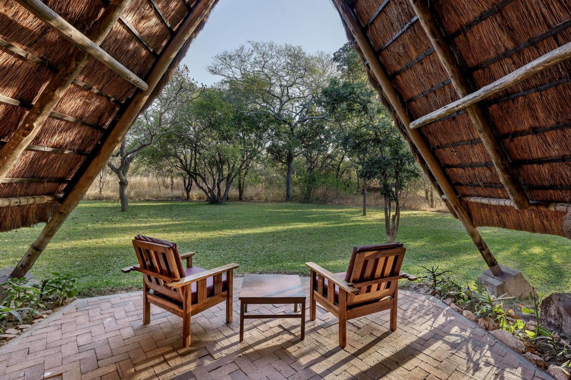 Protea Hotel By Marriott Lusaka Safari Lodge Exterior photo