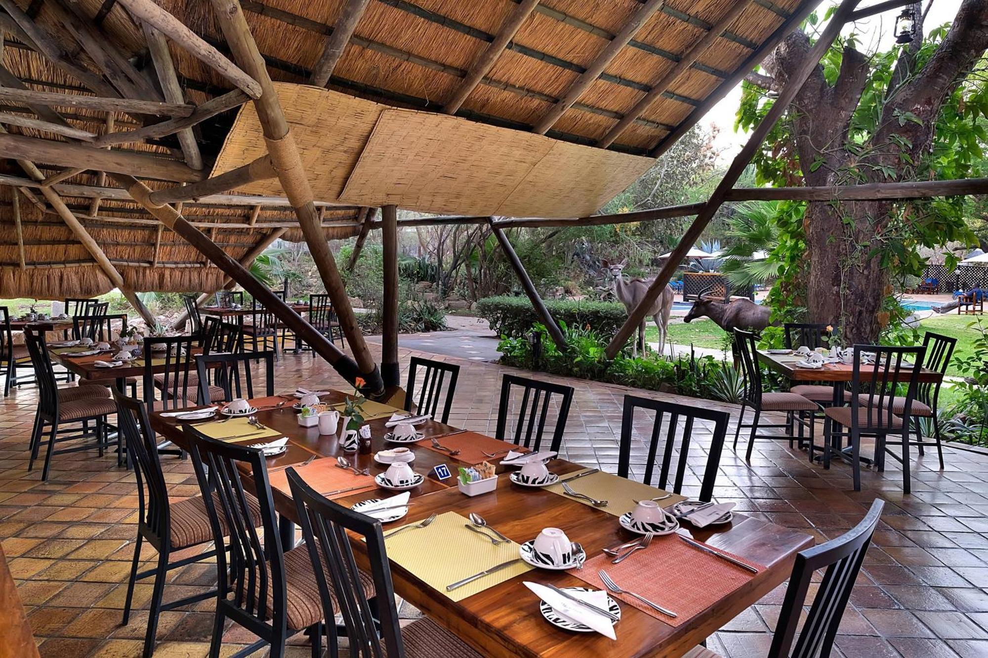 Protea Hotel By Marriott Lusaka Safari Lodge Exterior photo