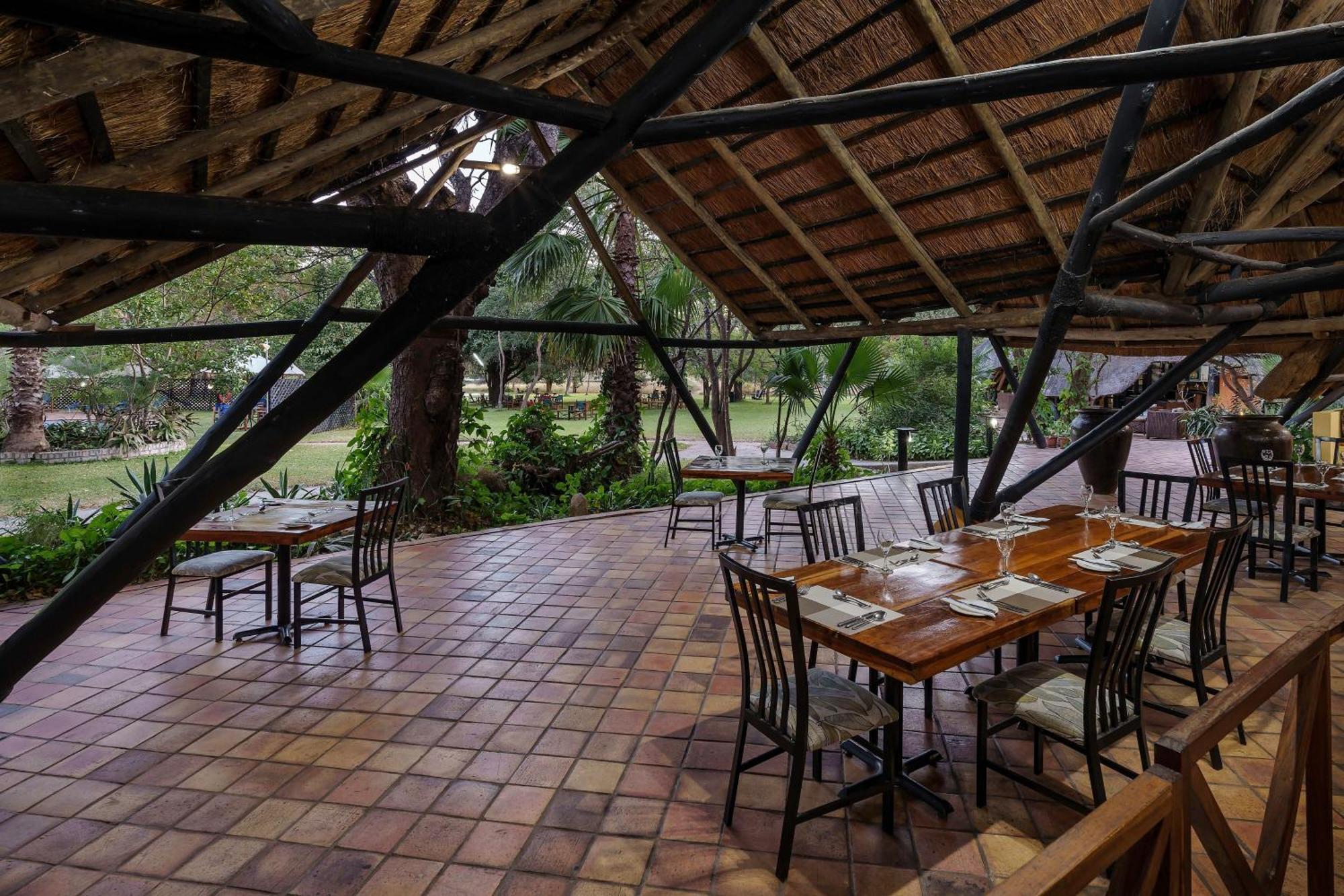 Protea Hotel By Marriott Lusaka Safari Lodge Exterior photo