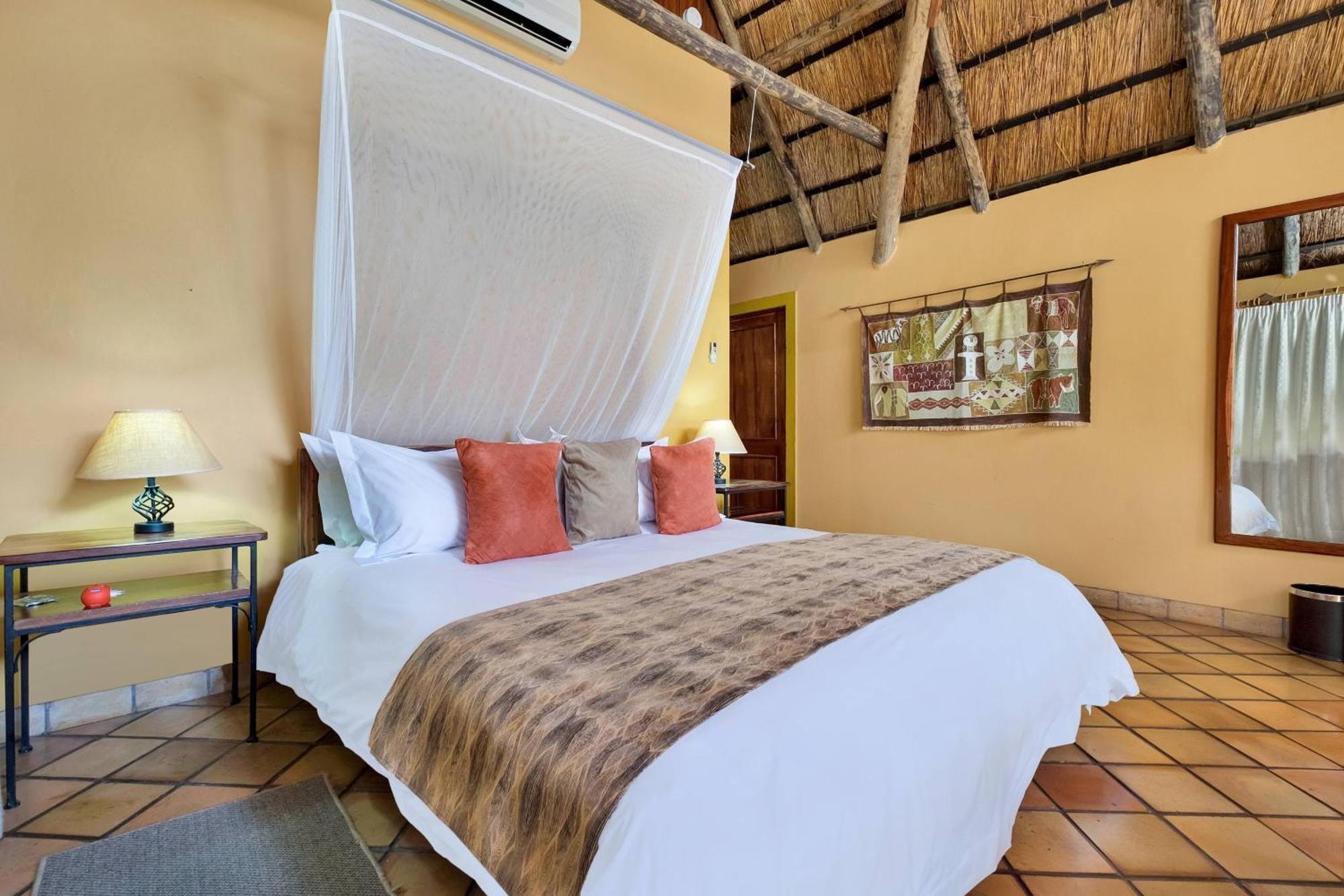 Protea Hotel By Marriott Lusaka Safari Lodge Exterior photo