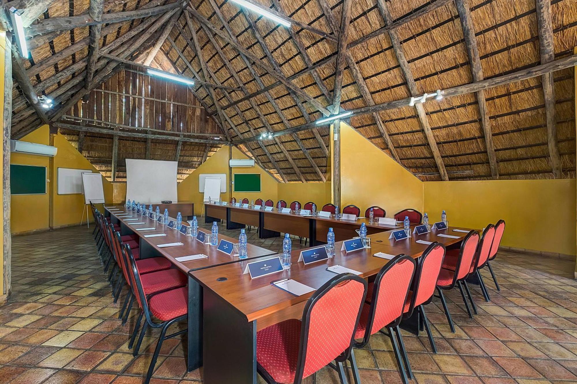 Protea Hotel By Marriott Lusaka Safari Lodge Exterior photo