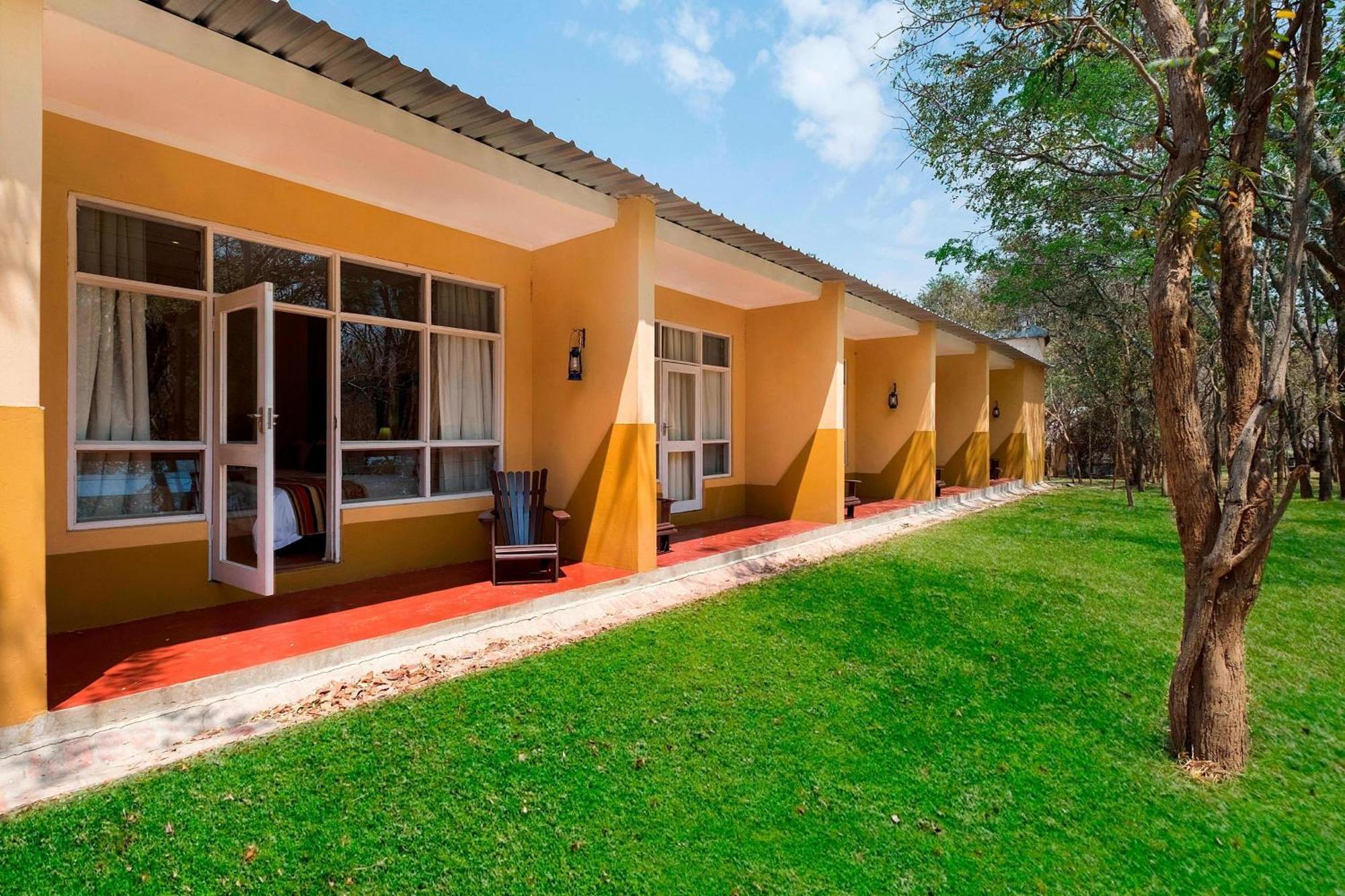 Protea Hotel By Marriott Lusaka Safari Lodge Exterior photo