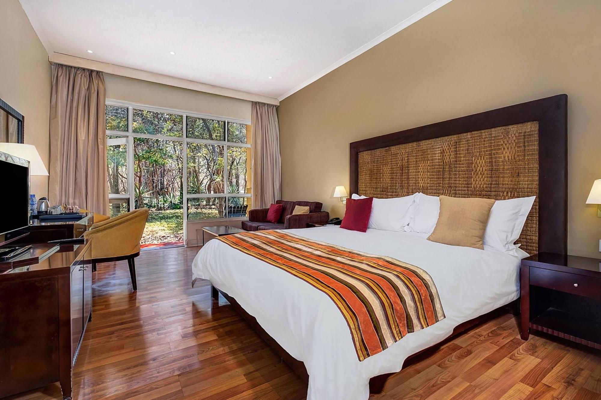 Protea Hotel By Marriott Lusaka Safari Lodge Exterior photo