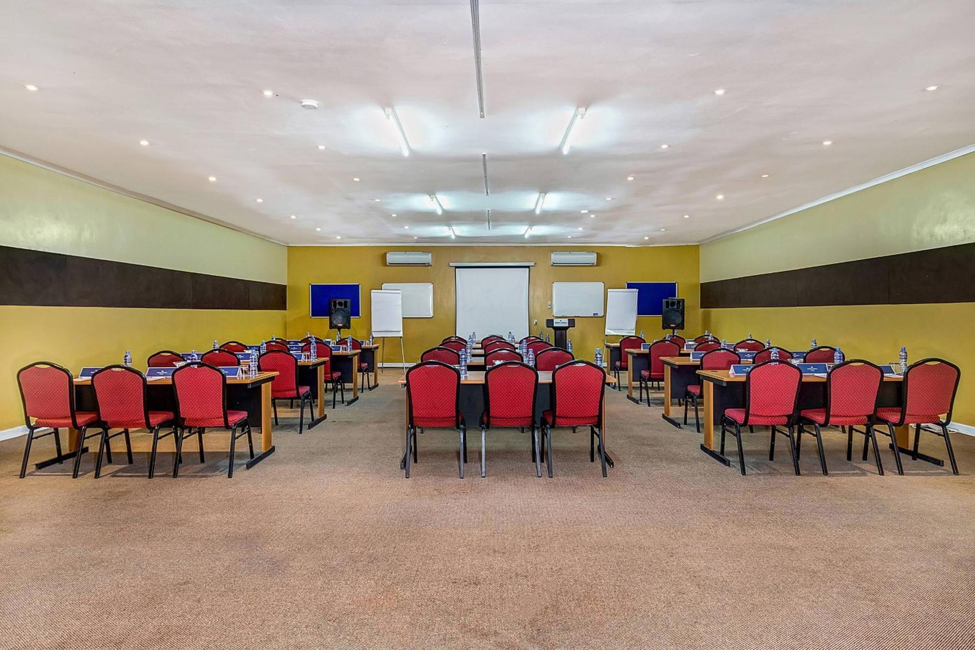 Protea Hotel By Marriott Lusaka Safari Lodge Exterior photo
